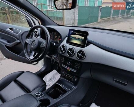 Білий Мерседес Б-клас, об'ємом двигуна 0 л та пробігом 112 тис. км за 9900 $, фото 16 на Automoto.ua