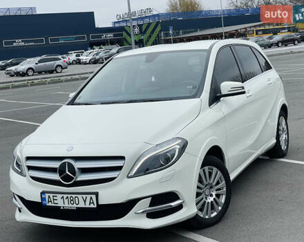 Белый Мерседес Б-класс, объемом двигателя 0 л и пробегом 57 тыс. км за 14400 $, фото 1 на Automoto.ua