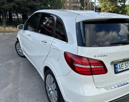 Білий Мерседес Б-клас, об'ємом двигуна 0 л та пробігом 145 тис. км за 12000 $, фото 2 на Automoto.ua