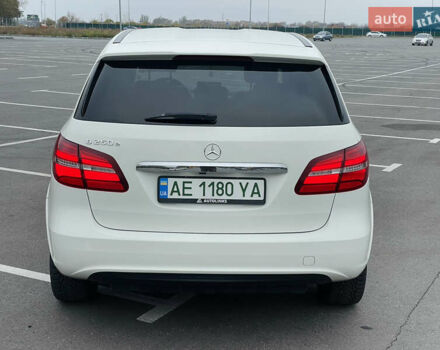 Белый Мерседес Б-класс, объемом двигателя 0 л и пробегом 57 тыс. км за 14400 $, фото 4 на Automoto.ua