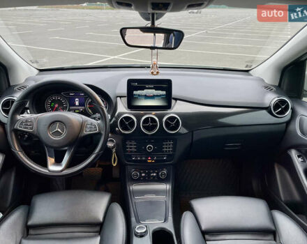 Белый Мерседес Б-класс, объемом двигателя 0 л и пробегом 57 тыс. км за 14400 $, фото 11 на Automoto.ua