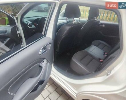 Белый Мерседес Б-класс, объемом двигателя 0 л и пробегом 60 тыс. км за 9999 $, фото 39 на Automoto.ua