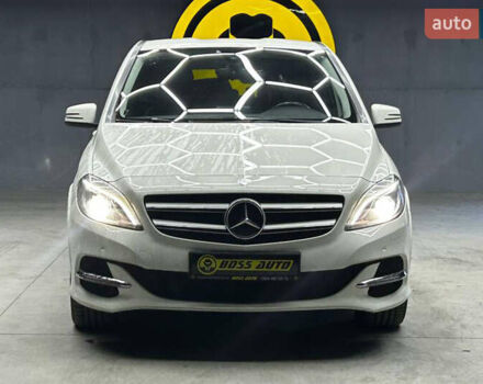 Белый Мерседес Б-класс, объемом двигателя 0 л и пробегом 120 тыс. км за 11800 $, фото 1 на Automoto.ua