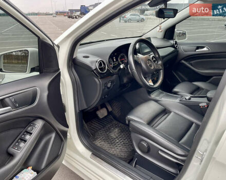 Белый Мерседес Б-класс, объемом двигателя 0 л и пробегом 57 тыс. км за 14400 $, фото 9 на Automoto.ua