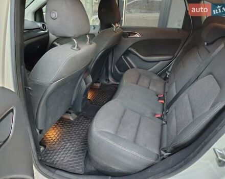 Белый Мерседес Б-класс, объемом двигателя 0 л и пробегом 85 тыс. км за 10500 $, фото 19 на Automoto.ua