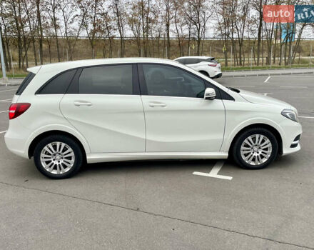 Белый Мерседес Б-класс, объемом двигателя 0 л и пробегом 57 тыс. км за 14400 $, фото 6 на Automoto.ua