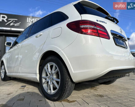 Білий Мерседес Б-клас, об'ємом двигуна 0 л та пробігом 63 тис. км за 11900 $, фото 35 на Automoto.ua