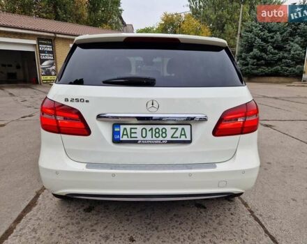Мерседес Б-клас 2016 у Дніпро (Дніпропетровську) на Automoto.ua Білий Мерседес Б-клас, об'ємом двигуна 0 л та пробігом 99 тис. км за 11999 $, фото 4 на Automoto.ua