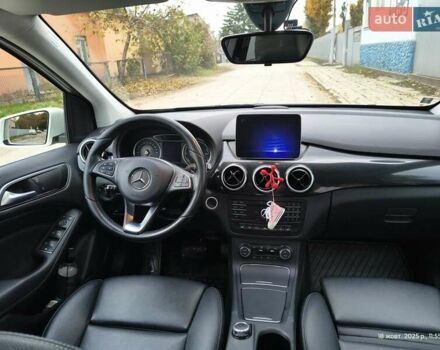 Белый Мерседес Б-класс, объемом двигателя 0 л и пробегом 120 тыс. км за 12500 $, фото 9 на Automoto.ua