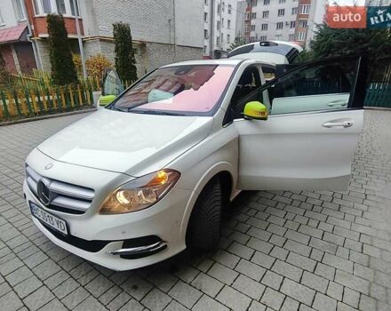 Белый Мерседес Б-класс, объемом двигателя 0 л и пробегом 60 тыс. км за 9999 $, фото 5 на Automoto.ua