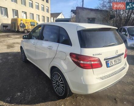 Белый Мерседес Б-класс, объемом двигателя 0 л и пробегом 117 тыс. км за 9850 $, фото 2 на Automoto.ua