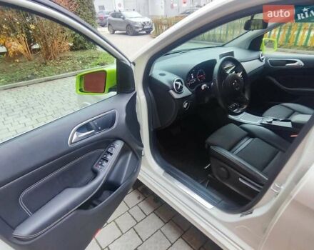 Белый Мерседес Б-класс, объемом двигателя 0 л и пробегом 60 тыс. км за 9999 $, фото 38 на Automoto.ua