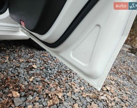 Білий Мерседес Б-клас, об'ємом двигуна 0 л та пробігом 179 тис. км за 9150 $, фото 73 на Automoto.ua