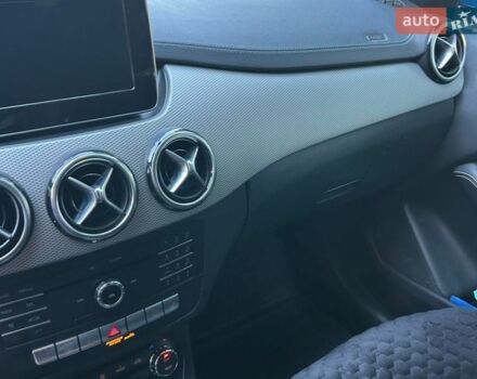 Белый Мерседес Б-класс, объемом двигателя 0 л и пробегом 126 тыс. км за 12000 $, фото 9 на Automoto.ua