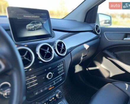 Белый Мерседес Б-класс, объемом двигателя 0 л и пробегом 92 тыс. км за 11900 $, фото 24 на Automoto.ua