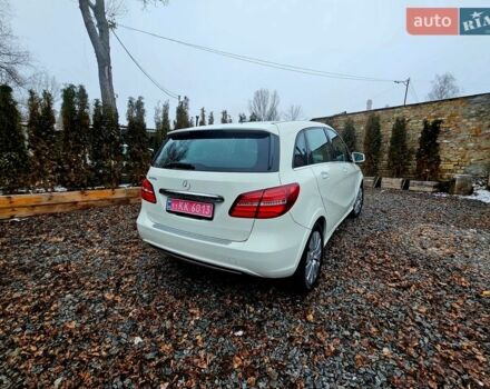 Білий Мерседес Б-клас, об'ємом двигуна 0 л та пробігом 179 тис. км за 9000 $, фото 8 на Automoto.ua