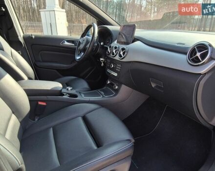 Белый Мерседес Б-класс, объемом двигателя 0 л и пробегом 62 тыс. км за 12000 $, фото 24 на Automoto.ua