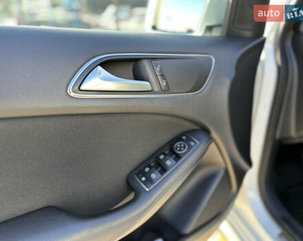 Білий Мерседес Б-клас, об'ємом двигуна 0 л та пробігом 63 тис. км за 11900 $, фото 19 на Automoto.ua