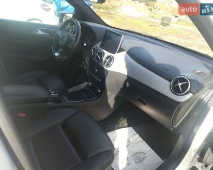 Белый Мерседес Б-класс, объемом двигателя 0 л и пробегом 117 тыс. км за 9850 $, фото 12 на Automoto.ua