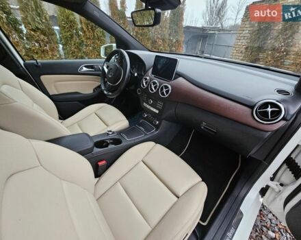 Білий Мерседес Б-клас, об'ємом двигуна 0 л та пробігом 179 тис. км за 9000 $, фото 74 на Automoto.ua