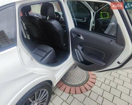 Белый Мерседес Б-класс, объемом двигателя 0 л и пробегом 60 тыс. км за 9999 $, фото 51 на Automoto.ua