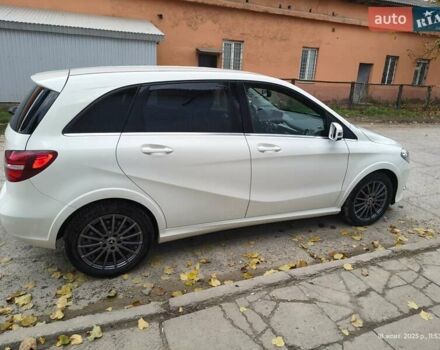 Белый Мерседес Б-класс, объемом двигателя 0 л и пробегом 120 тыс. км за 12500 $, фото 2 на Automoto.ua