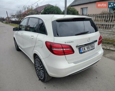 Білий Мерседес Б-клас, об'ємом двигуна 0 л та пробігом 112 тис. км за 9900 $, фото 6 на Automoto.ua