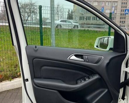 Белый Мерседес Б-класс, объемом двигателя 0 л и пробегом 96 тыс. км за 10999 $, фото 6 на Automoto.ua