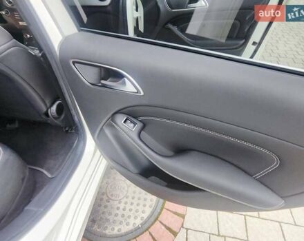 Белый Мерседес Б-класс, объемом двигателя 0 л и пробегом 60 тыс. км за 9999 $, фото 50 на Automoto.ua