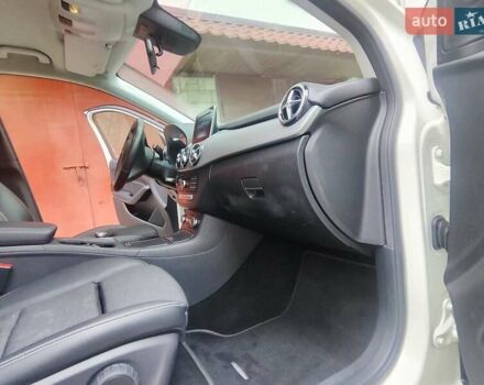 Белый Мерседес Б-класс, объемом двигателя 0 л и пробегом 60 тыс. км за 9999 $, фото 43 на Automoto.ua