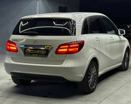 Білий Мерседес Б-клас, об'ємом двигуна 0 л та пробігом 120 тис. км за 11800 $, фото 5 на Automoto.ua