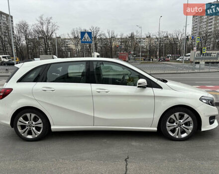 Белый Мерседес Б-класс, объемом двигателя 1.99 л и пробегом 60 тыс. км за 17200 $, фото 5 на Automoto.ua