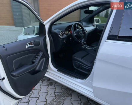 Белый Мерседес Б-класс, объемом двигателя 0 л и пробегом 65 тыс. км за 13900 $, фото 22 на Automoto.ua