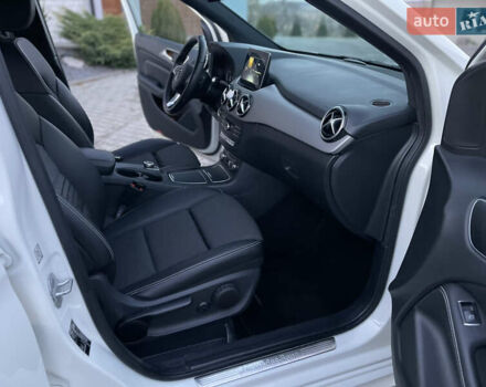 Белый Мерседес Б-класс, объемом двигателя 0 л и пробегом 65 тыс. км за 13900 $, фото 31 на Automoto.ua