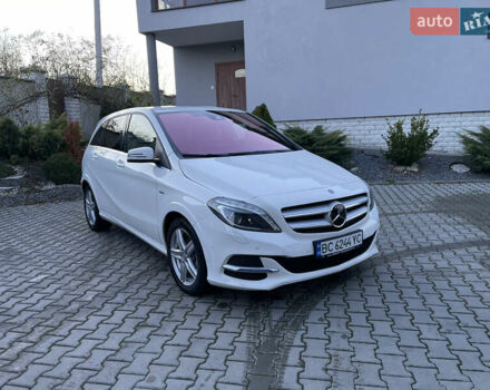 Белый Мерседес Б-класс, объемом двигателя 0 л и пробегом 65 тыс. км за 13900 $, фото 2 на Automoto.ua