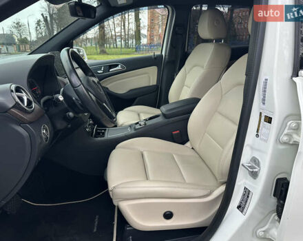 Белый Мерседес Б-класс, объемом двигателя 0 л и пробегом 40 тыс. км за 13750 $, фото 41 на Automoto.ua