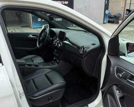 Белый Мерседес Б-класс, объемом двигателя 0 л и пробегом 77 тыс. км за 12900 $, фото 6 на Automoto.ua