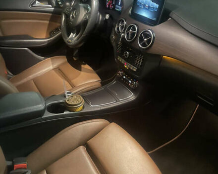 Белый Мерседес Б-класс, объемом двигателя 0 л и пробегом 206 тыс. км за 11600 $, фото 5 на Automoto.ua