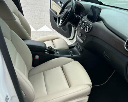 Белый Мерседес Б-класс, объемом двигателя 0 л и пробегом 74 тыс. км за 13500 $, фото 23 на Automoto.ua