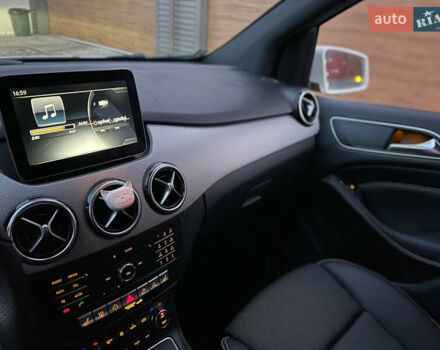 Белый Мерседес Б-класс, объемом двигателя 0 л и пробегом 65 тыс. км за 13900 $, фото 47 на Automoto.ua