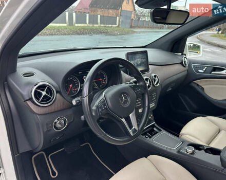 Белый Мерседес Б-класс, объемом двигателя 0 л и пробегом 40 тыс. км за 13750 $, фото 36 на Automoto.ua