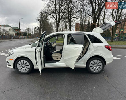 Белый Мерседес Б-класс, объемом двигателя 0 л и пробегом 40 тыс. км за 13750 $, фото 62 на Automoto.ua