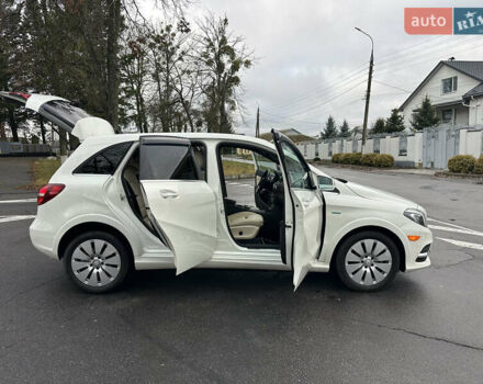 Білий Мерседес Б-клас, об'ємом двигуна 0 л та пробігом 40 тис. км за 13650 $, фото 66 на Automoto.ua