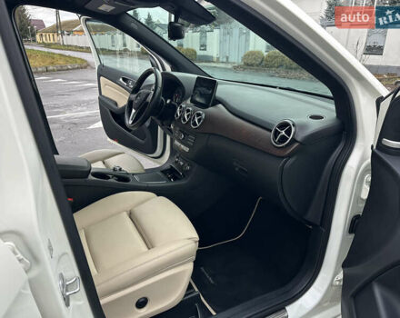 Белый Мерседес Б-класс, объемом двигателя 0 л и пробегом 40 тыс. км за 13750 $, фото 55 на Automoto.ua