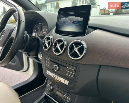 Белый Мерседес Б-класс, объемом двигателя 0 л и пробегом 40 тыс. км за 13750 $, фото 58 на Automoto.ua