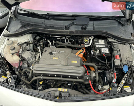 Белый Мерседес Б-класс, объемом двигателя 0 л и пробегом 40 тыс. км за 13750 $, фото 67 на Automoto.ua