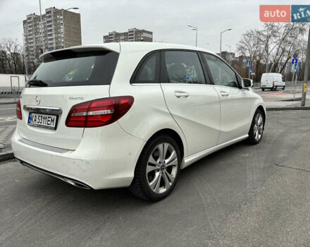 Белый Мерседес Б-класс, объемом двигателя 1.99 л и пробегом 60 тыс. км за 17200 $, фото 3 на Automoto.ua