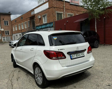 Белый Мерседес Б-класс, объемом двигателя 0 л и пробегом 77 тыс. км за 12900 $, фото 3 на Automoto.ua