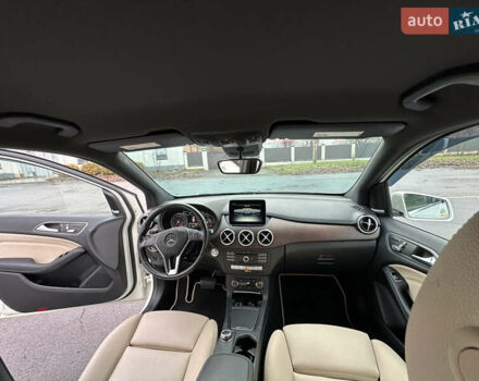 Белый Мерседес Б-класс, объемом двигателя 0 л и пробегом 40 тыс. км за 13750 $, фото 54 на Automoto.ua