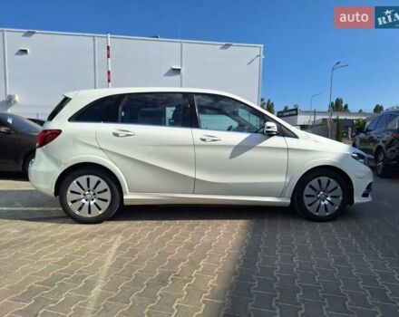 Белый Мерседес Б-класс, объемом двигателя 0 л и пробегом 82 тыс. км за 12300 $, фото 13 на Automoto.ua